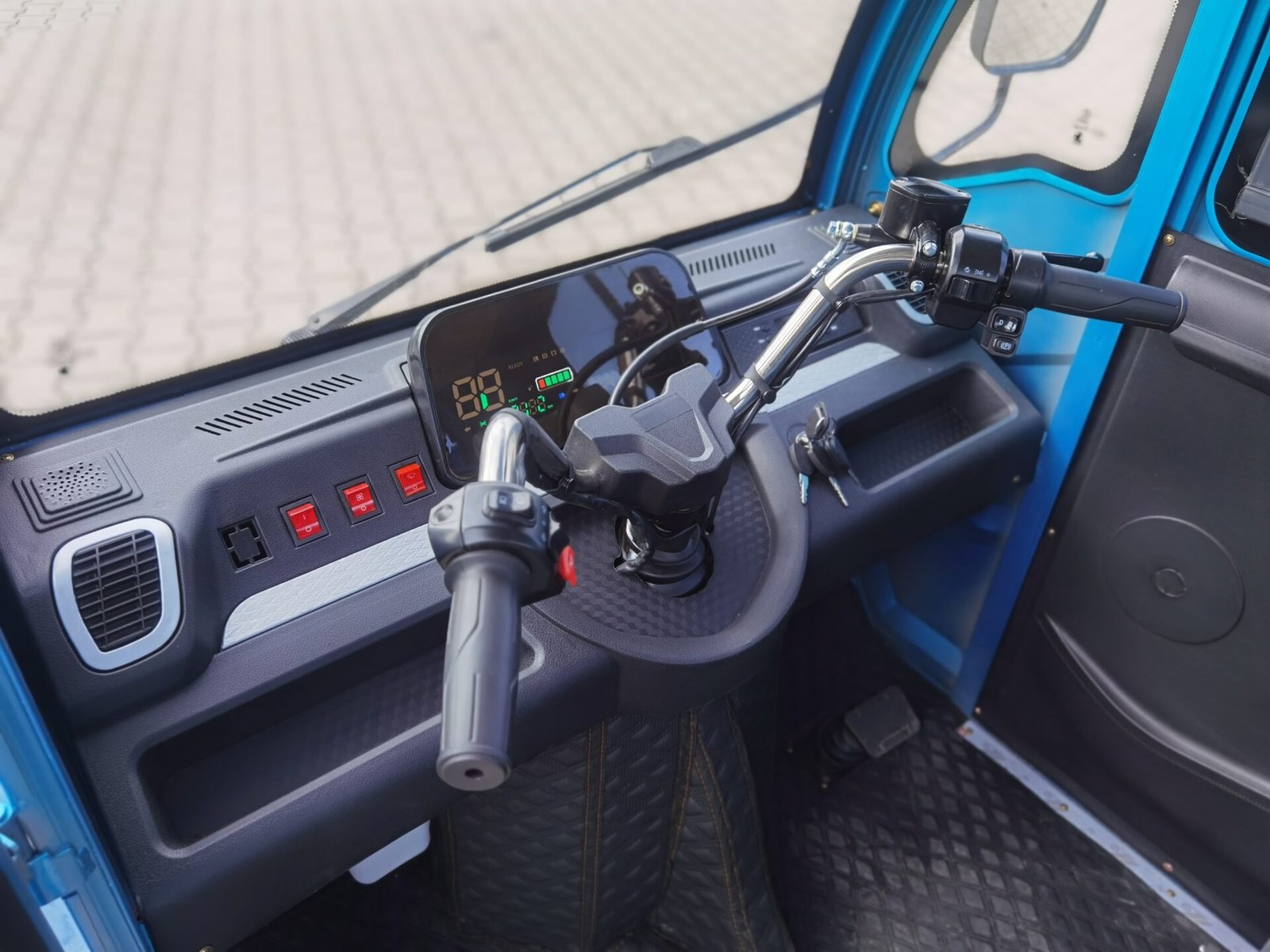 Triciclu electric 2000W Breckner MAX fara permis 72V52Ah 25km/h cu cabina inchisa TRANSPORT GRATUIT - imagine 10