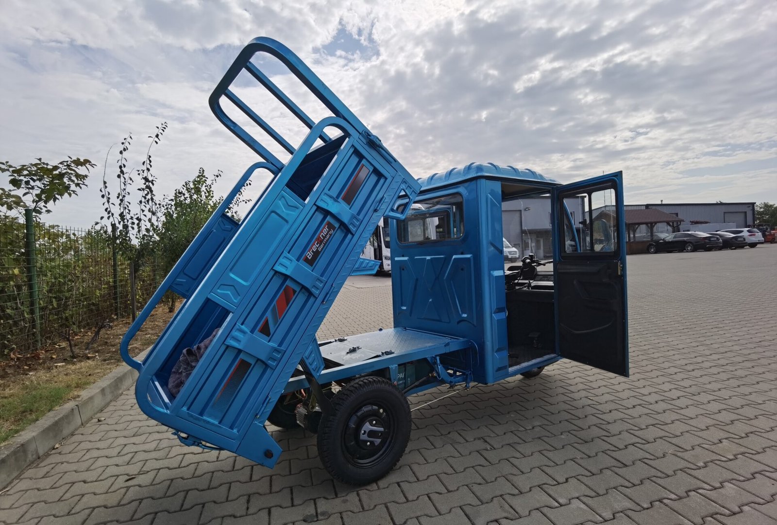 Triciclu electric 2000W Breckner MAX fara permis 72V52Ah 25km/h cu cabina inchisa TRANSPORT GRATUIT - imagine 30