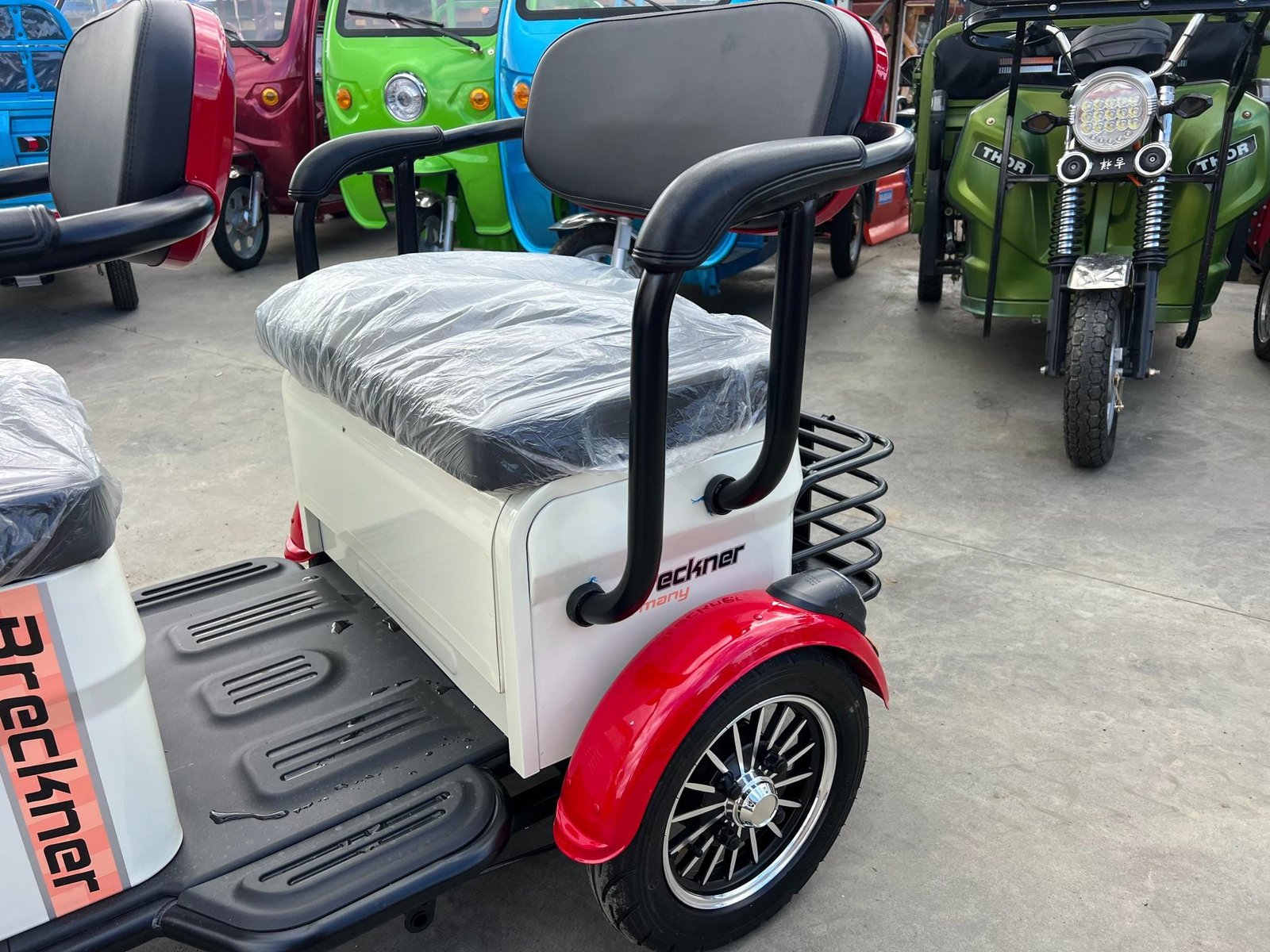 Triciclu electric 1000W Breckner TRAVEL rosu-alb fara permis 60V20Ah 25km/h TRANSPORT GRATUIT - imagine 7